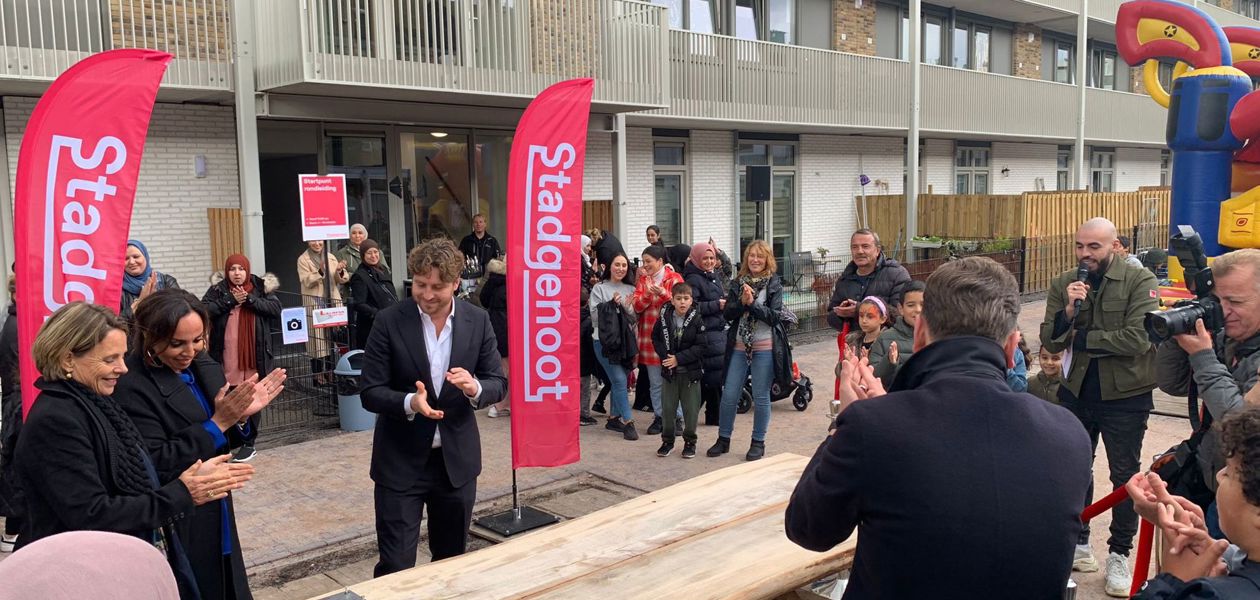 Oplevering 116 sociale huurwoningen in Amsterdam Nieuw-West feestelijk gevierd