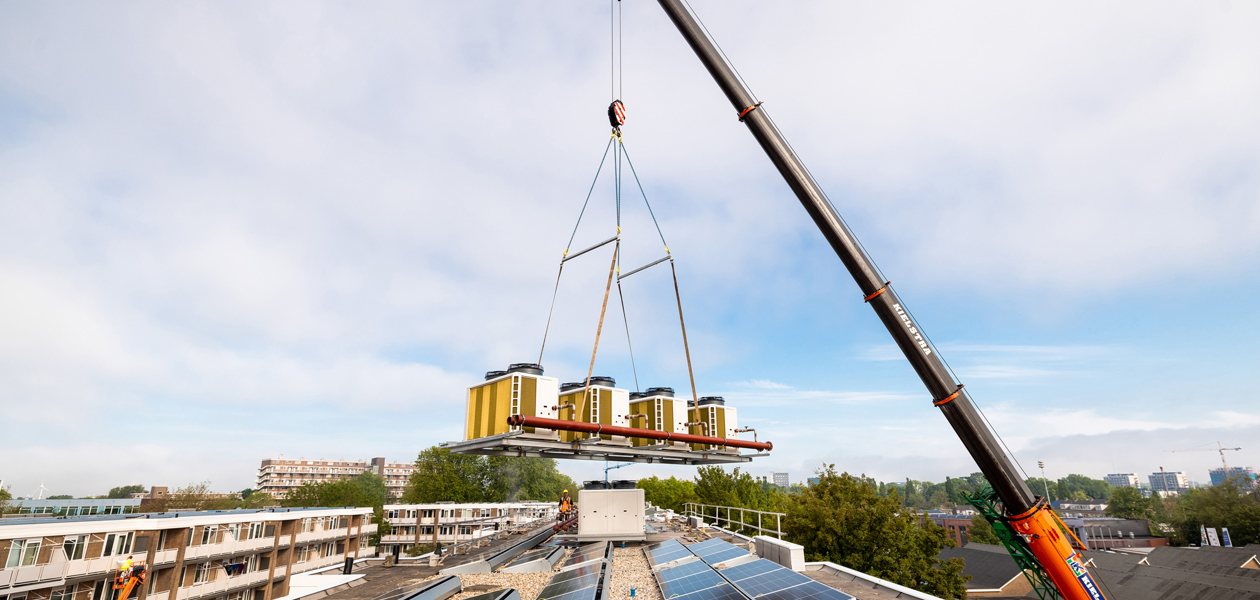 Bijzonder moment bij woningverbetering in Leeuwarden: achttien warmtepompen geplaatst