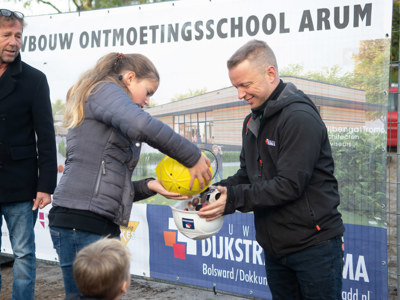 Bouw ontmoetingsschool de Oanrin in Arum van start