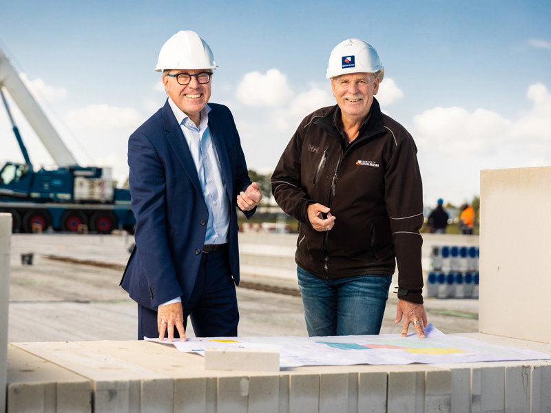 Donald van der Veen van Stichting Maatschappelijk Vastgoed (l) en Jan Kamminga van BGDD (r)