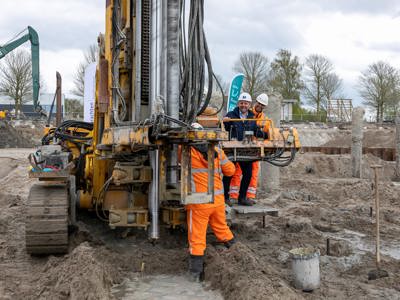 Feestelijke viering eerste paal nieuwbouw zwemcentrum De Welle