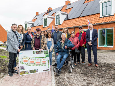 Bewoners nieuwbouw ‘reade hûskes’ in Mûnein plukken de vruchten van groene straat