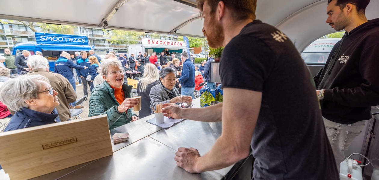 Bewoners vieren samen met Elkien en Dijkstra Draisma oplevering Canadezenlaan