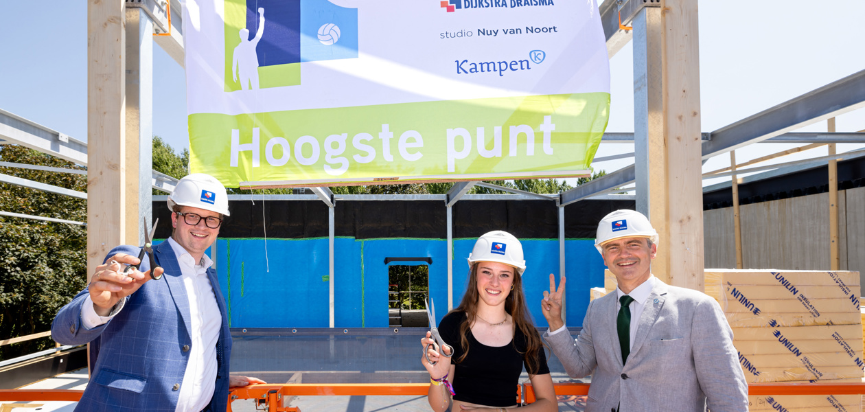 Viering van hoogste punt vernieuwbouw Ichthus College Kampen