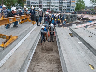 Feestelijke starthandeling bij de nieuwbouw kindercluster Ibisdreef Utrecht