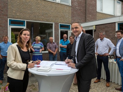 Contracten Nul op de meter renovatieproject Roden getekend