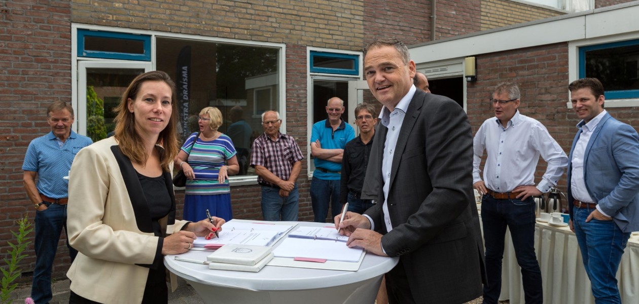 Contracten Nul op de meter renovatieproject Roden getekend