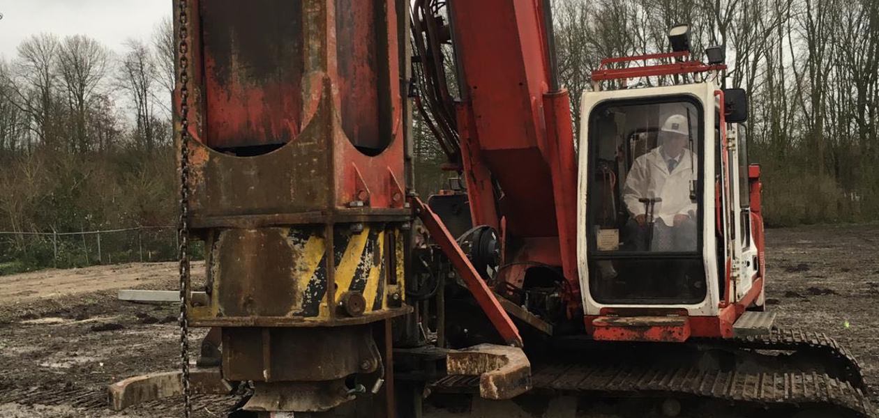 Eerste paal Burgemeester Aat de Jonge zwembad geslagen