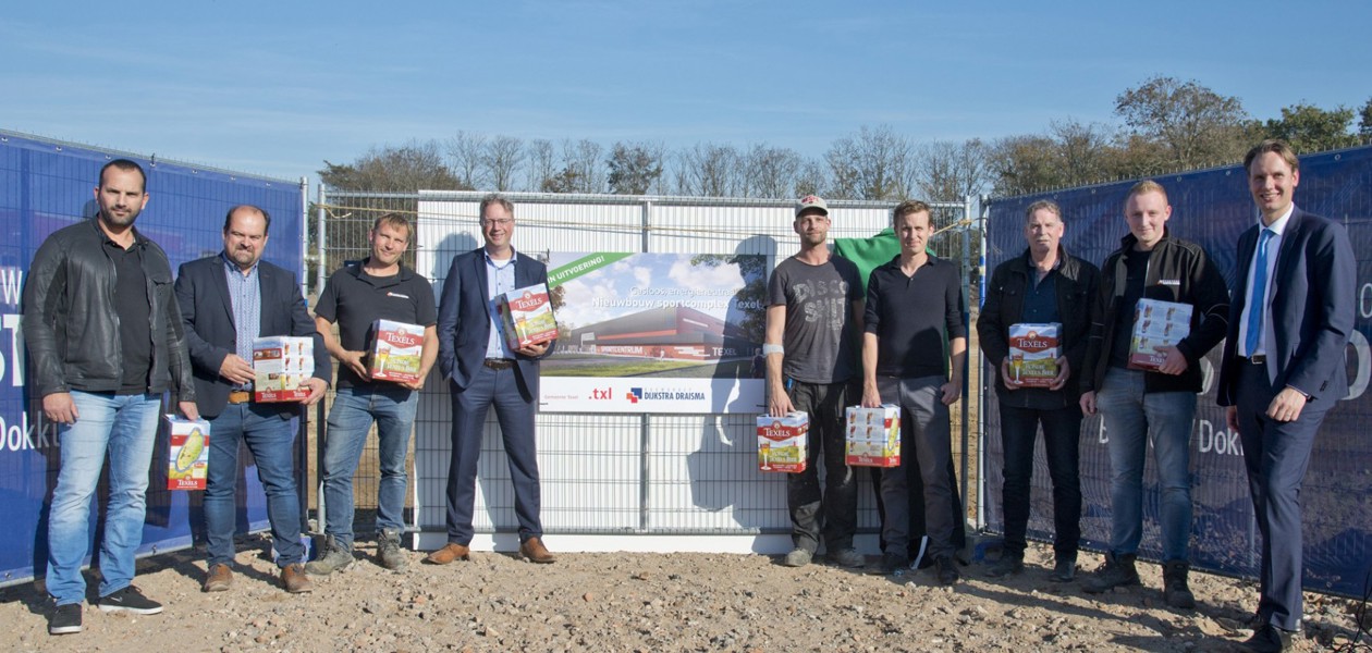 Feestelijke start bouw gasloos en zeer duurzaam sportcomplex Texel