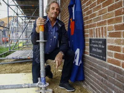 Symbolische eerste steen onthuld voor aardgasloze woningen Hippolytushoef