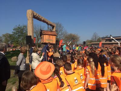 Koning Willem-Alexander opent Koningsspelen in de brede school De Fliert Twello