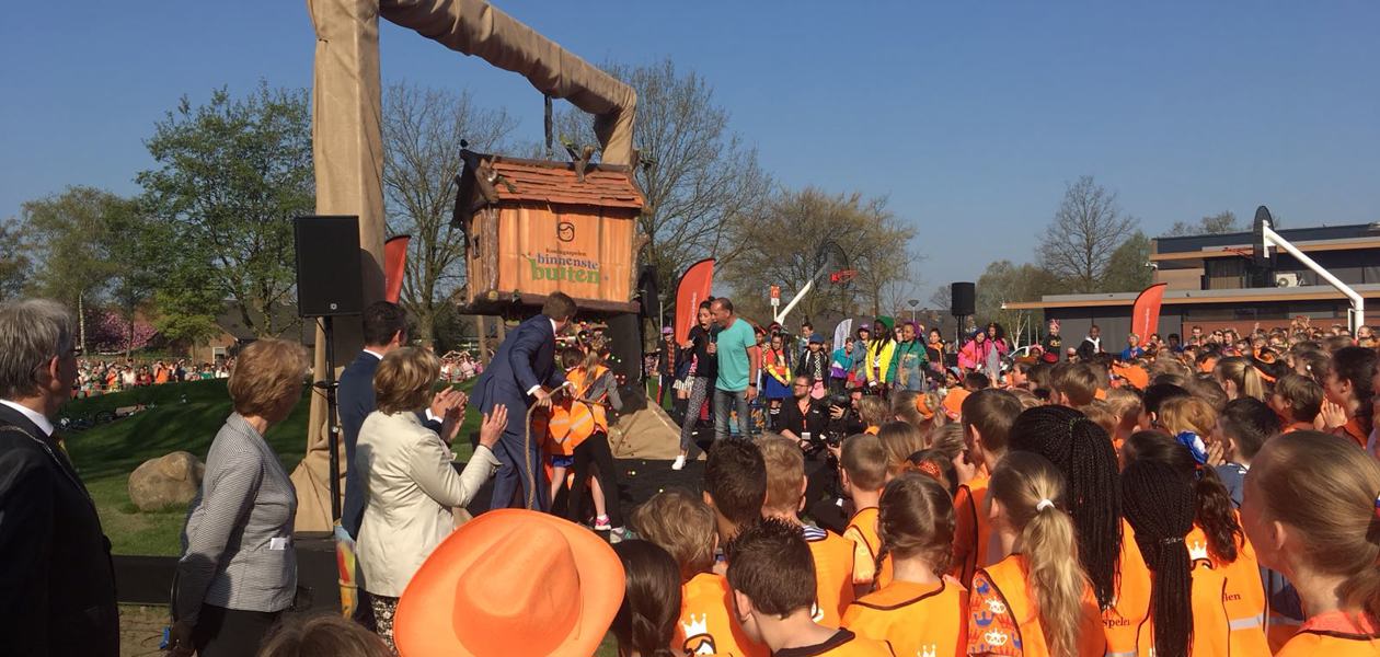 Koning Willem-Alexander opent Koningsspelen in de brede school De Fliert Twello