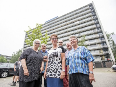 Enthousiaste bewoners bij startbijeenkomst renovatie Jokse 12-hoog in Leeuwarden