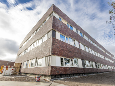 Lovende woorden van rector en wethouder tijdens officiële opening Huygens College Heerhugowaard