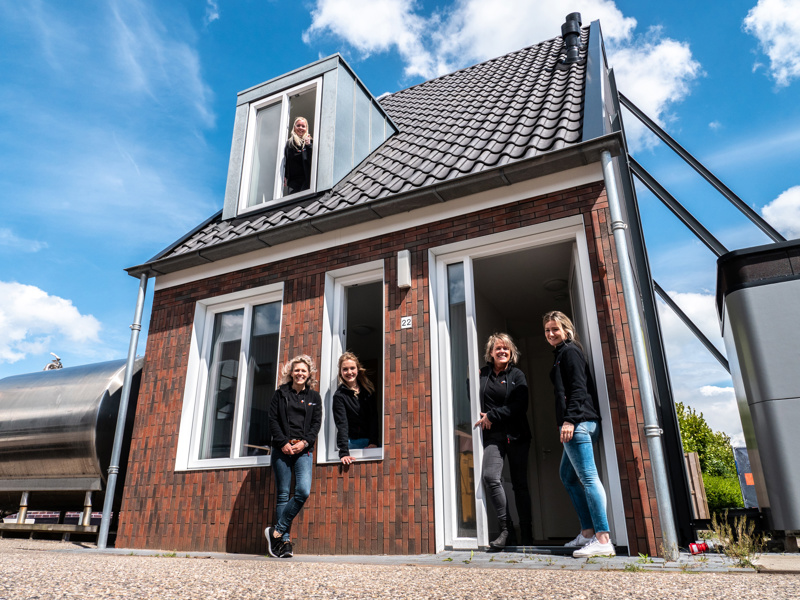 De bewonersconsulentes bij de modelwoning van Bouwgroep Dijkstra Draisma