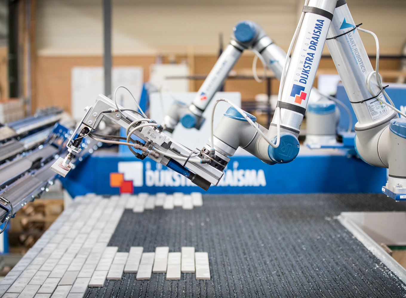Robots in de innovatieve fabriek van Bouwgroep Dijkstra Draisma in Dokkum