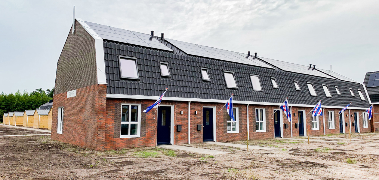 De vlag uit voor achttien nieuwe Droogstapelwoningen in Hurdegaryp