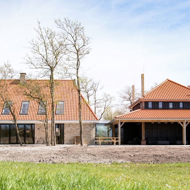 Villa met naastgelegen boothuis, Friesland