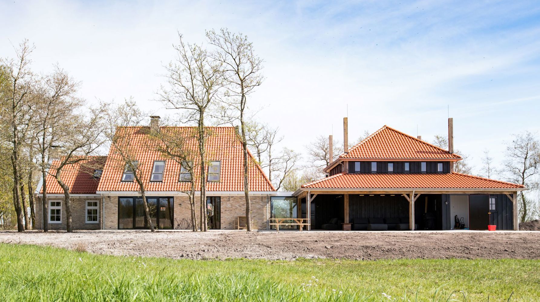 Villa met naastgelegen boothuis in Friesland voor een particuliere opdrachtgever.