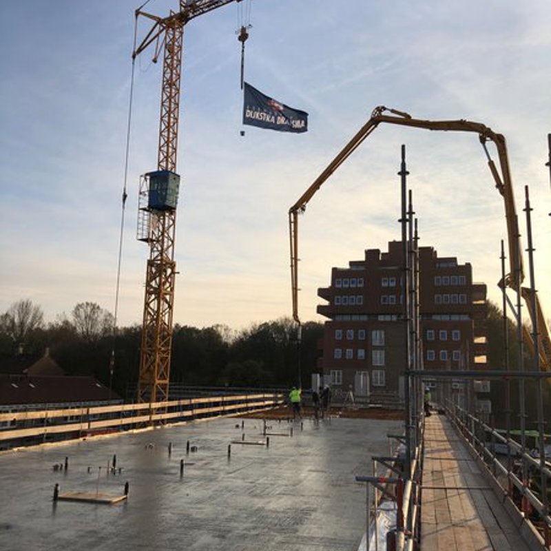 November 2020: de 2de verdieping vloer is gestort, nog 2 verdiepingen te gaan.