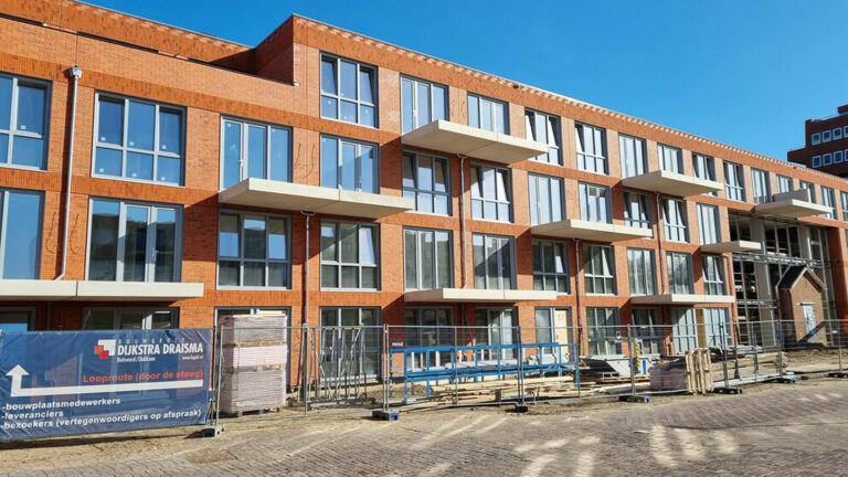 Mei 2021: De laatste fase van de bouwpilot van Woonwaard aan de Spieghelstraat in Alkmaar is van start gegaan.