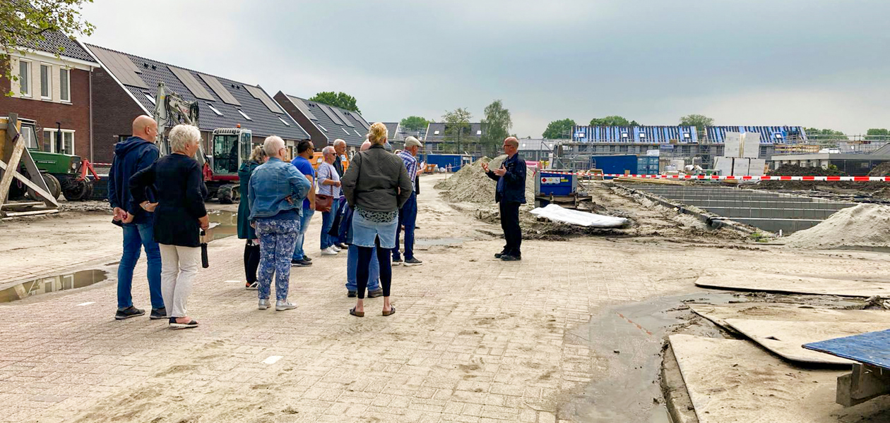 Toekomstige bewoners fase 2 Opwierde Zuid bekijken nieuwe woningen