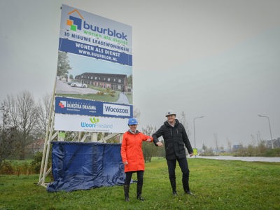 Bouwbord tien nieuwbouwwoningen Buurblok onthuld in Leeuwarden