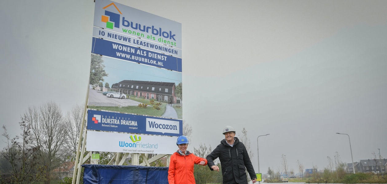 Bouwbord tien nieuwbouwwoningen Buurblok onthuld in Leeuwarden