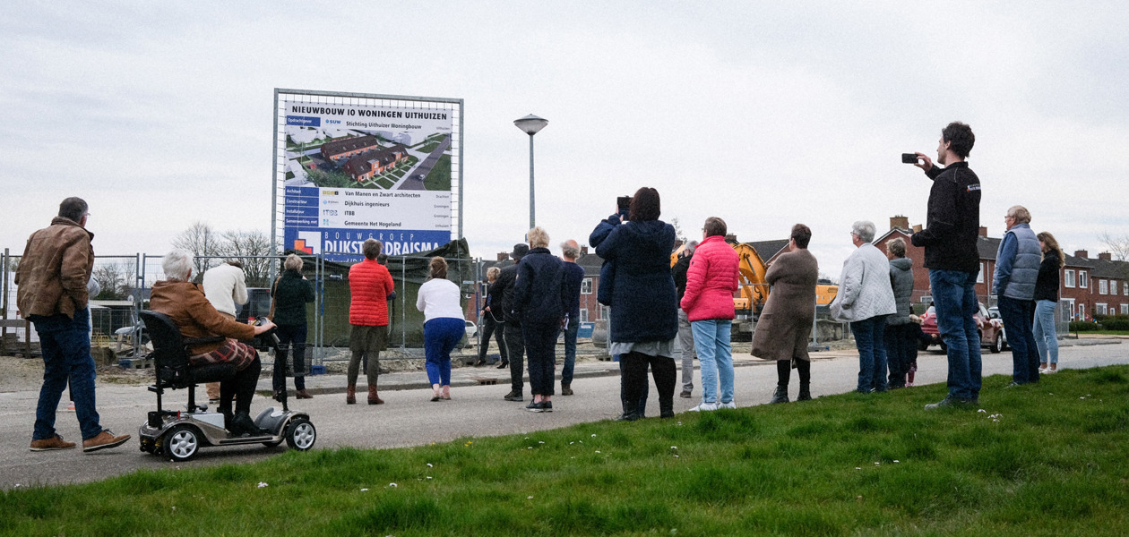 Nieuwbouw tien aardbevingsbestendige woningen Uithuizen van start