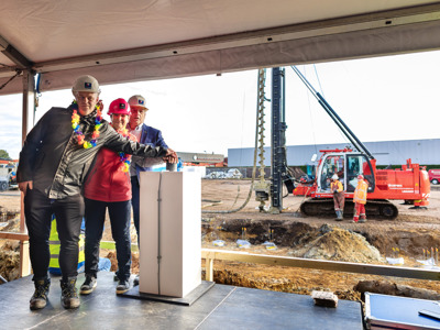 Medewerkers Novatec geven startsein voor nieuwbouw in Leek